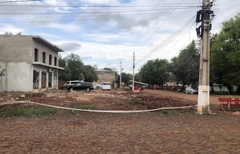 Un sector despejado para la duplicación de la Bernardino Caballero. En el fondo están otros frentistas afectados que aún no contaron la indemnización.
