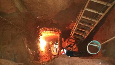 Un hombre casi fallece sepultado en un pozo, buscando presuntamente "plata yvyguy".