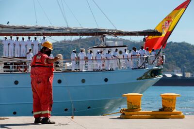 El buque escuela de la Armada española Juan Sebastián Elcano llega hoy a Manzanillo, estado de Colima (México). El buque español atracó este jueves en el occidental puerto mexicano de Manzanillo (estado de Colima), como parte de la travesía de conmemoración del quinto centenario de la primera circunnavegación de la Tierra por Fernando de Magallanes y Juan Sebastián Elcano, en el siglo XVI. La conmemoración se ajusta a las efemérides clave de la expedición Magallanes-Elcano, aunque en el caso de la visita a México no habrá actividades fuera de la nave, confirmó a Efe la teniente de corbeta de la Secretaría de Marina mexicana Estefanía Cañedo Ramírez.