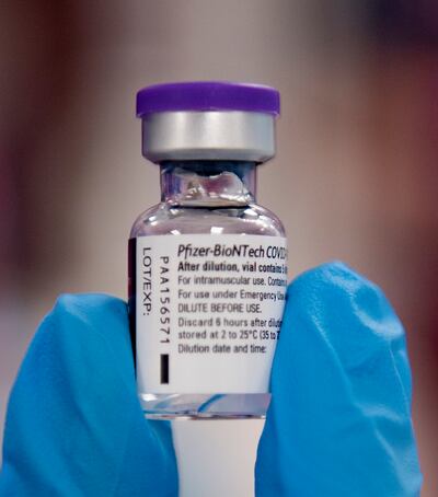 Un frasco con la vacuna contra el Covid, de  Pfizer-BioNTech.