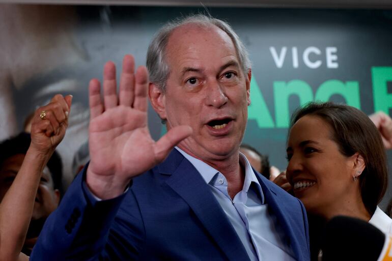 El candidato laborista a la Presidencia de Brasil, Ciro Gomes, participa en una rueda de prensa, en Sao Paulo (Brasil). (EFE)