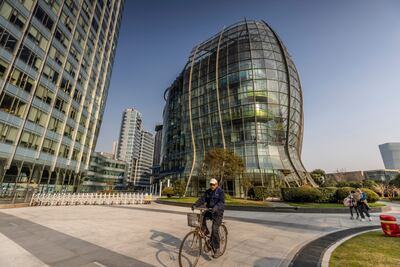 La compañía China Móbile indicó hoy en un comunicado que venderá unos 846 millones de acciones en la operación, que podrían aumentar a casi 973 millones si se ejerce la opción de sobreasignación (‘greenshoe’), es decir, entre un 3,97 % y un 4,53 % del total de sus participaciones.