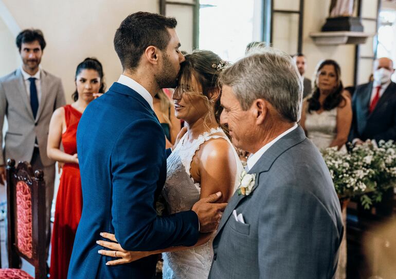El momento de la llegada de la novia al altar.