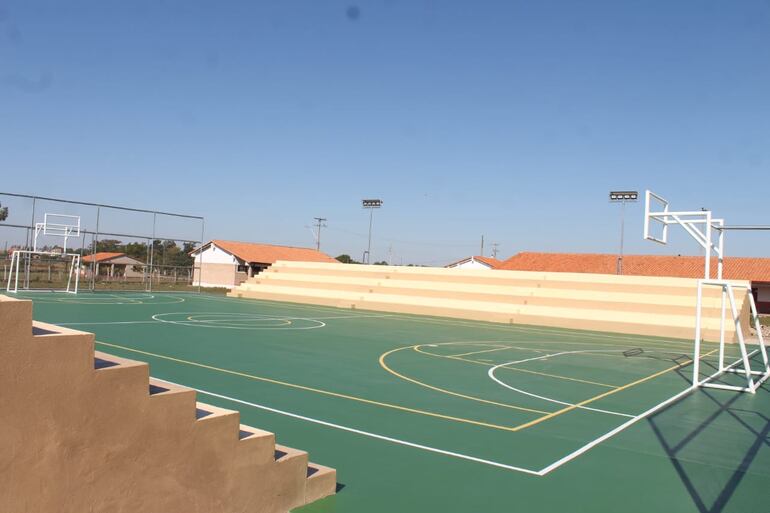 Pista de deportes y graderías serán inauguradas este domingo en la Escuela Básica San Francisco de Asís de Villa Florida.