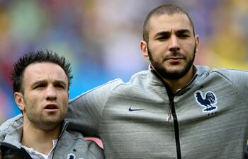 Mathieu Valbuena (i) y Karim Benzema fueron compañeros en la selección de Francia.
