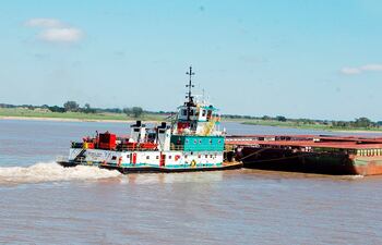 Gran parte del comercio exterior y de la recuperación económica depende de la situación de la hidrovía. De ahí la importancia de su mantenimiento en condiciones navegables.