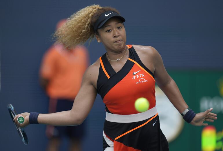 Naomi Osaka clasificó sin jugar por lesión de su rival