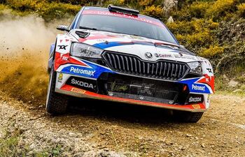 Fabrizio Zaldívar y el español Carlos Del Barrio cerraron la primera especial en la quinta posición.