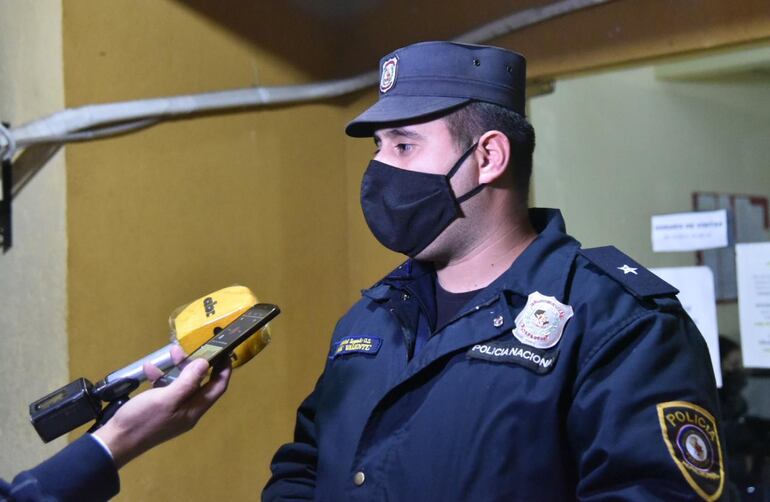 Oficial segundo José Valiente, de la comisaría 55ª Central Barrio Vista Alegre, Ñemby.