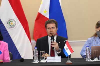 El ministro Luis Alberto Castiglioni encabezó la reunión mantenida con la delegación de Filipinas.