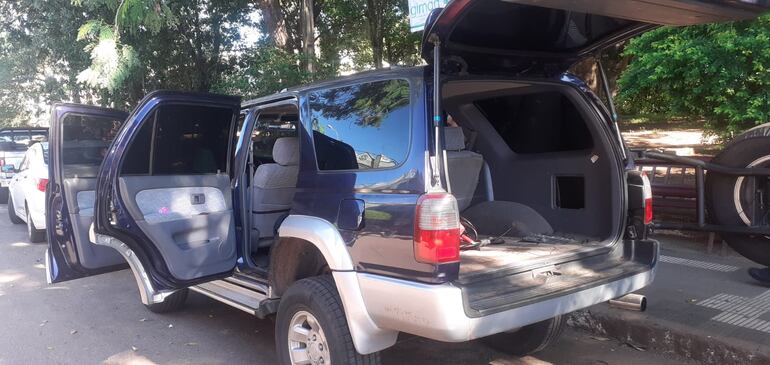 Al terminar el levantamiento de las huellas dactilares realizado por Criminalística y tras analizar el vehículo por personales de Automotores, se entregó a su propietario.