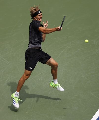 El alemán Alexander Zverev logró ayer una fácil victoria sobre el estadounidense Sam Querrey y avanzó a segunda ronda (EFE).