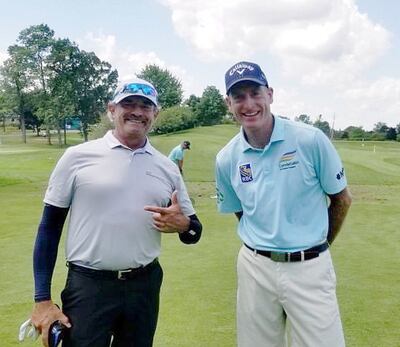 El paraguayo Carlos Franco con el estadounidense debutante, la leyenda Jim Furik en Michigan (Foto red social Instagram).