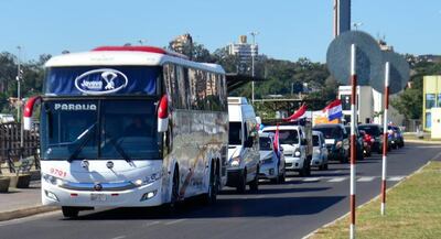 Caravana de reclamo del sector turismo, gastronomía, eventos y mipymes, hoy, pidiendo una ley de emergencia para sus rubros