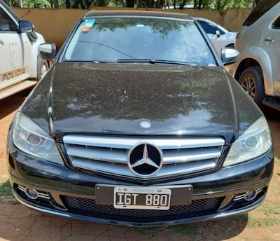 El automóvil recuperado por los agentes de Investigaciones de Alto Paraná.