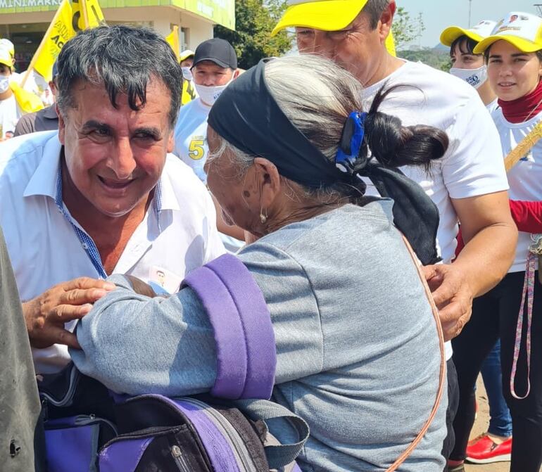 Aldo Lezcano durante su recorrido recibió mucha aceptación por parte de los pobladores de Acahay