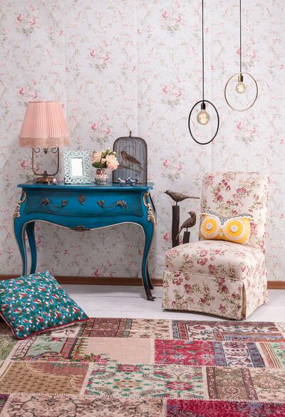 No tema a exagerar. Algunas flores combinan muy bien con otras.