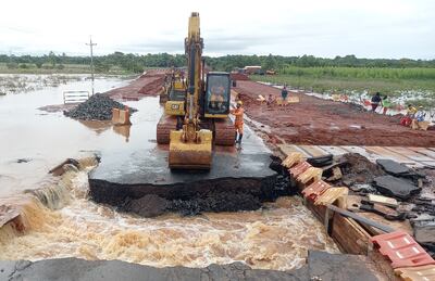 En el km 96 de la Ruta PY02, el tramo quedó cortado en dos.