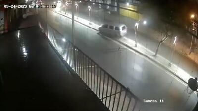 El paseo Manuel Ortiz Guerrero quedó a oscuras luego de que un conductor chocó contra varias columnas del lugar.