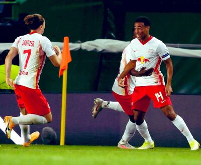 Tyler Adams (14) marcó el gol de la clasificación del Leipzig.