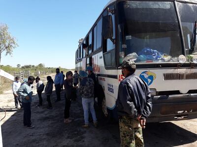 Colectivo de la empresa San Juan que llega a Fuerte Olimpo desde la capital del pais.