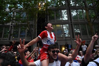 Los fanáticos del serbio y número 1 del mundo celebraron el fallo de juez a favor de Novak Djokvic.