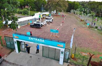 Vacunatorio habilitado en el Parque de Villa Elisa.