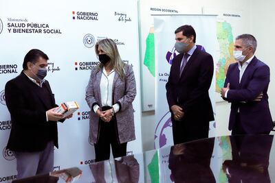 El ministro de Salud, Julio Borba, recibió una importante donación de La Química Farmacéutica S. A., representante de Eli Lilly en nuestro país.