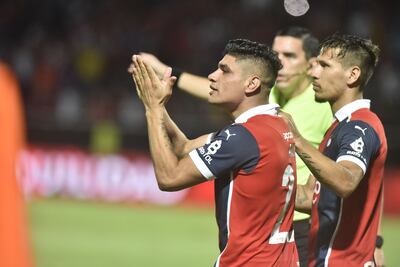 Claudio Aquino (i) festeja, en compañía de Rafael Carrascal, el tanto que convirtió de penal contra el 12 de Octubre por la ronda 17 del torneo Clausura.