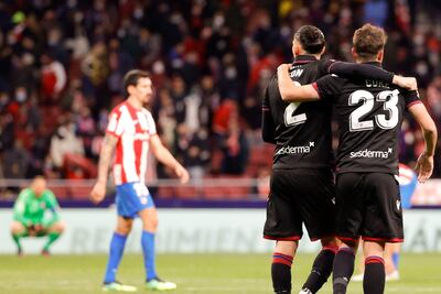 Los jugadores del Levante, Francisco Javier "Son" (i) y Jorge Andujar "Coke", celebran la victoria del equipo levantinista sobre el Atlético de Madrid a la finalización del encuentro aplazado correspondiente a la jornada 21 de primera división disputado hoy miércoles en el estadio Wanda Metropolitano, en Madrid.