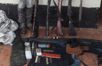 Un presunto empleado infiel fue detenido al igual que se logró recuperar las arma y municiones.