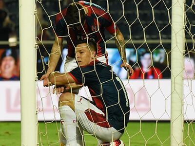 El festejo de Diego Churín después del gol y la revancha del penal errado en el primer tiempo.