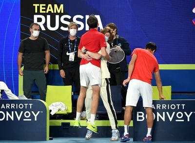 Daniil Medvedev y Andrey Rublev celebran la victoria de Rusia y el pase a la final.