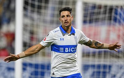 Chile's Universidad Catolica Argentine Fernando Zampedri celebrates after scoring against Peru's Sporting Cristal during the Copa Libertadores group stage first leg football match, at the San Carlos de Apoquindo in Santiago, on April 12, 2022. (Photo by MARTIN BERNETTI / AFP)
