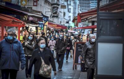 El comercio minorista y negocios esenciales seguirán  abiertos en Francia, según el anuncio del gobierno que reactivó el confinamiento hasta diciembre, en un intento por frenar la segunda ola de contagios de covid.