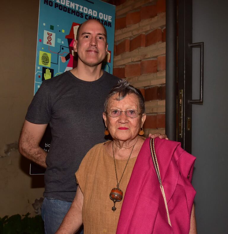 Sebastián Scavone y Lucy Yegros.