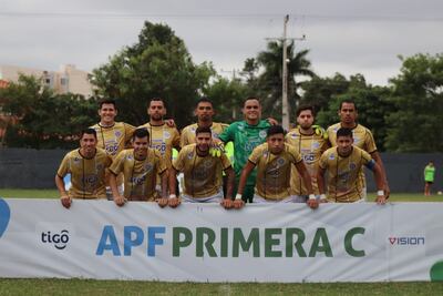 Equipo del 12 de Octubre de Santo Domingo, que hoy enfrenta a Oriental, en Campo Grande.