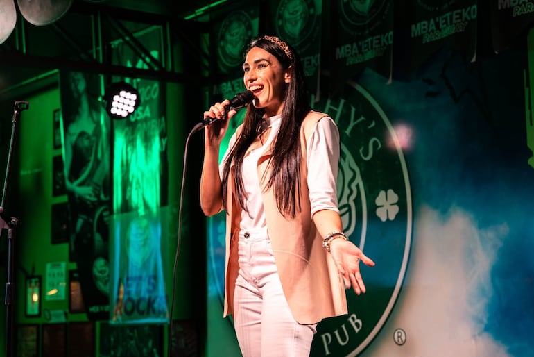 Silvia Flores.