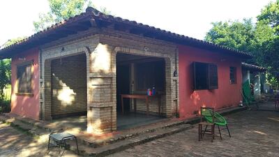 En el interior de esta vivienda ubicada en la compañía Mbaritú, una mujer habría asesinado a su hija y luego se autoeliminó