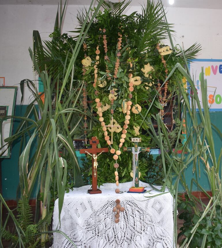 El Kurusú Jeguá con chipa, rosarios de maní, chipitas y caramelos forma parte de la tradición y espiritualidad que persiste en Yaguarón