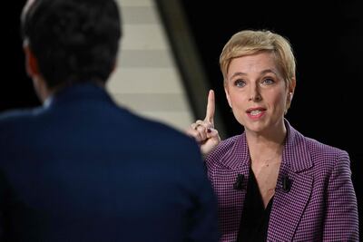 La Fundación del Español Urgente (FundéuRAE), promovida por la Agencia EFE y la RAE, recuerda que el giro “no por nada” y la locución “por algo” son las formas adecuadas con el sentido de ‘por algún motivo’, no así “no por algo”.