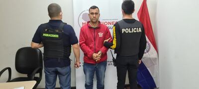 Uno de los brasileños expulsados fue identificado como Adriano Da Silva Cunha.