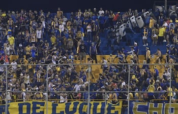 Incidentes en el Feliciano Cáceres entre las barras de Luque y los cascos azules.