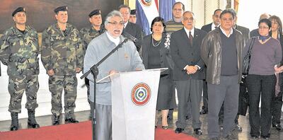 En la  tarde del 22 de junio del 2012 Fernando Lugo anunciaba que aceptaba la destitución, pero luego cambió de opinión.