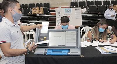 Las elecciones municipales del 2021 se harán con máquinas (imagen) y protocolo sanitario.
