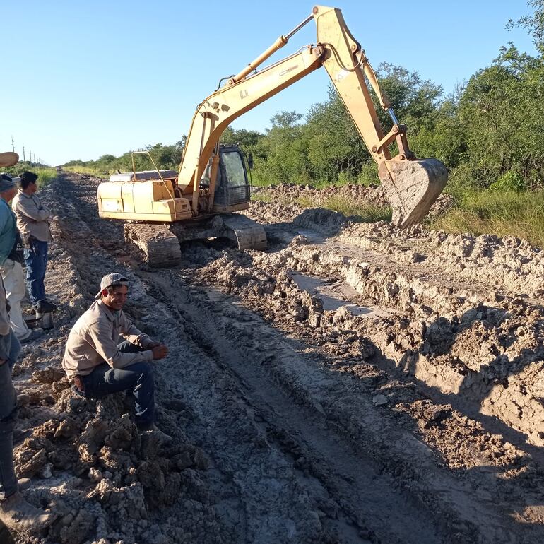 Reparacion de camino, Alto Paraguay