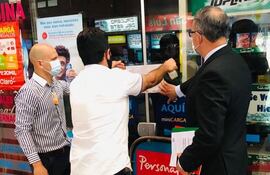 Los fiscalizadores procedieron a clausurar seis locales comerciales en la Terminal de Ómnibus de Ciudad del Este.