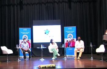 La silla del intendentable colorado estuvo vacía durante el debate.