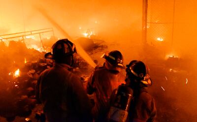 Bomberos varones y mujeres desarrollan iguales roles en servicio.