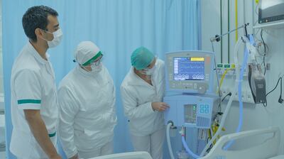 La Oficina de las Naciones Unidas de Servicios para Proyectos (UNOPS), apoya a las Naciones Unidas, a los Gobiernos y a otros organismos a gestionar proyectos, implementar infraestructura sostenible y realizar compras eficientes.